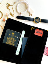 Cargar imagen en el visor de la galería, Patriot Pinklyne travel document holder