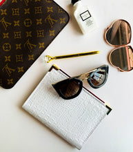 Load image into Gallery viewer, Xavi Pure vaccination card holder