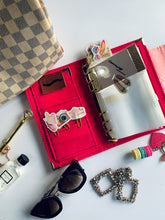 Carregar imagem no visualizador da galeria, Taylor SS Bubblegum cash envelope wallet