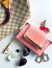 Carregar imagem no visualizador da galeria, Taylor SS Bubblegum cash envelope wallet