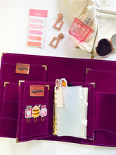 Carregar imagem no visualizador da galeria, cash envelope wallet, budget binder, A6 planner, personal planner, pink wallet, document carrier, document portfolio, office supplies, luxury planner, luxury accessories, made in trinidad and tobago, gale and co trinidad, caribbean designer, budget binder, a6 planner, vegan leather products