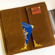 Carregar imagem no visualizador da galeria, Patriot Fleurs et Chocolats travel document tote