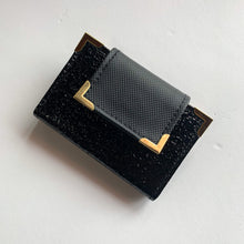 Cargar imagen en el visor de la galería, black document carrier, budget binder, luxury planner, luxury stationery, gale and co trinidad, made in trinidad and tobago, caribbean designer, planner agenda, faux leather planner, vegan leather brand, 6 ring keyholder, key purse