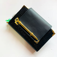 Charger l&#39;image dans la galerie, black document carrier, budget binder, luxury planner, luxury stationery, gale and co trinidad, made in trinidad and tobago, caribbean designer, planner agenda, faux leather planner, vegan leather brand, 6 ring keyholder, key purse
