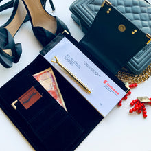 Carregar imagem no visualizador da galeria, Olivia Noir luxury checkbook cover
